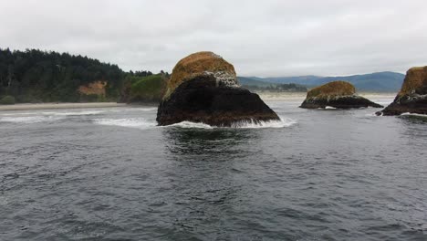 Oregon-coast-rock-reveal-shot,-Cannon-Beach