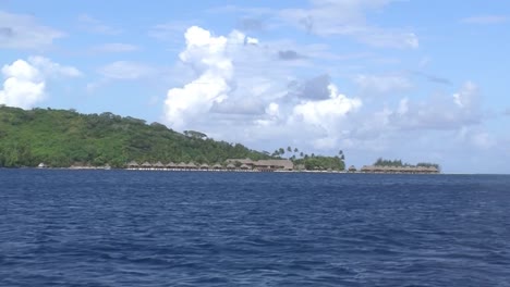 Overwater-bungalows-in-Bora-Bora,-French-Polynesia