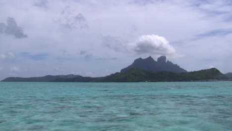 Monte-Otemanu-En-Bora-Bora,-Polinesia-Francesa