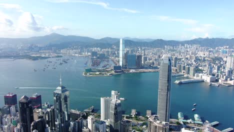 Bahía-De-Hong-Kong-Y-Horizonte-Con-Vista-De-Rascacielos-En-Un-Hermoso-Día-Claro,-Vista-Aérea