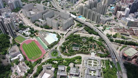 Luftaufnahme-Des-Verkehrs-In-Hongkong-Im-Sheung-Yuen-Leng-bereich-Mit-Dem-Pavillon-Der-Absoluten-Perfektion-Und-Dem-Chi-Lin-nonnenkloster