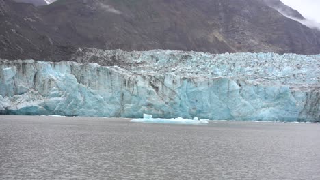 Glacier-with-melting-ice-field