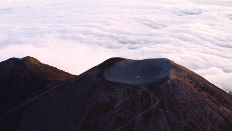 Flug-über-Den-Vulkan-Acatenango-In-Guatemala