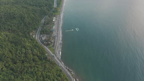 La-Hermosa-Isla-Turística-Compuesta-Por-Un-Océano-Azul-Tranquilo-Y-árboles-Verdes-En-Tacloban,-Leyte-En-Filipinas---Vista-Aérea-De-Drones