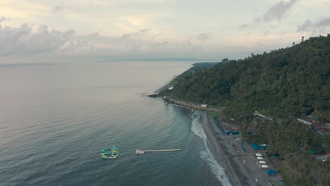 Vista-Panorámica-En-Una-Isla-Paradisíaca-Tropical-En-Tacloban,-Leyte,-Filipinas---Toma-Aérea-De-Drones