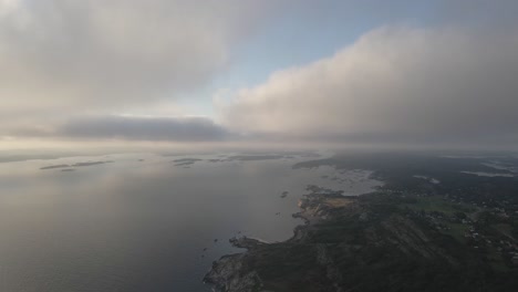 Costa-Brumosa-En-El-Sur-De-Noruega.-Imágenes-De-Drones