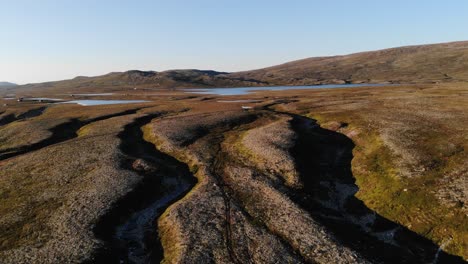 Un-Paisaje-De-Formaciones-Geológicas-De-Montaña-En-El-Sur-De-Noruega