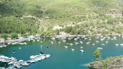 Dramatic-aerial-view-over-the-cliffs-and-marina-at-Lago-De-Bolarque-Spain