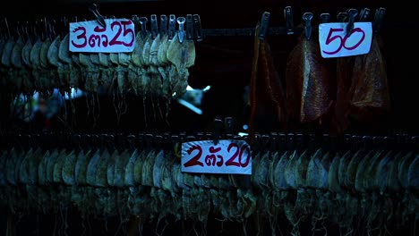 Getrockneter-Tintenfisch,-Straßenessen-In-Thailand