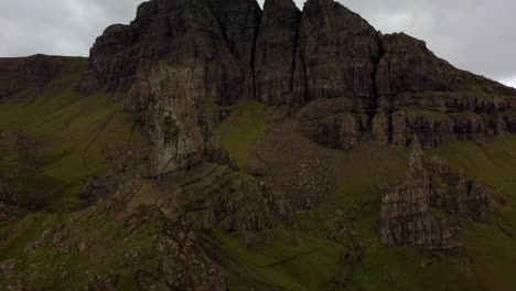 The-Old-Man-of-Storr-by-drone,-Isle-of-Skye,-Scotland