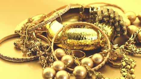 Gold-jewelry-pile-turning-slowly