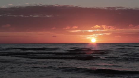 Sonnenuntergang-Sonnenaufgang-Am-Strand-Lettland,-Ostsee-Sommer