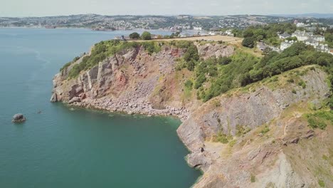 Sky-view-of-coastline-and-cliffs-at-Torquay,-Devon-in-England