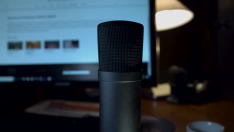 Man-speaks-into-Blog-microphone