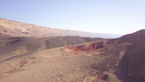 Luftaufnahme-Von-Mitzpe-Ramon-Negev-Wüste-Absteigend-01