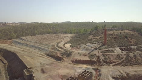 Die-Mine-São-Domingos-Per-Drohne,-Ein-Verlassener-Tagebau-In-Corte-Do-Pinto,-Alentejo,-Portugal
