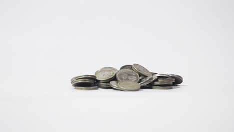 Ein-Paar-Indische-Rupien-Fünf-Münzen-Mitten-Im-Schuss-I-Indische-Währung
