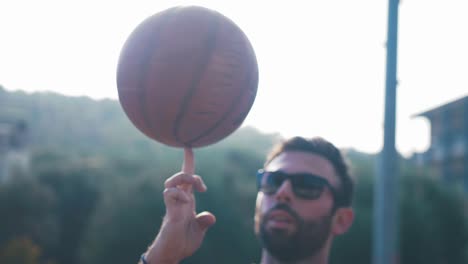 Spinning-Basketball-Am-Finger-In-Zeitlupe-4k-Kurz
