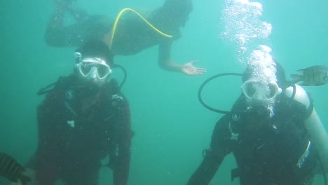 Two-friends-enjoying-scuba-diving-experience-in-Malvan,-Tarkarli,-Maharashtra-I-Scuba-diving-in-India-stock-video