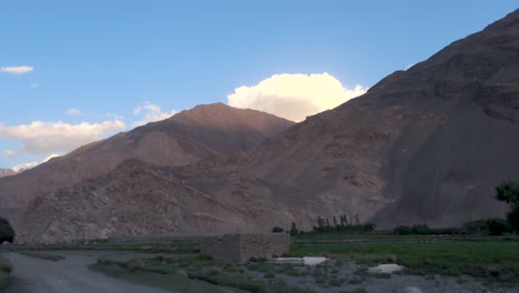 Vista-Del-Río-Pamir,-Afganistán-Y-Panj-A-Lo-Largo-Del-Corredor-Wakhan