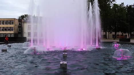 Dancing-water-fountain-LED-lights