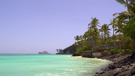 Tropical-blue-waters-of-Lanikai,-beach-Hawaii
