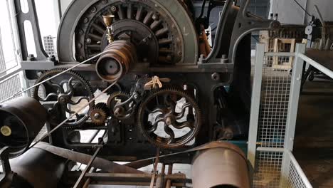 Old-textile-weaving-machinery,-with-gears-and-belts