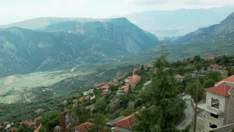 Eine-Malerische-Ansicht-Von-Arachova-In-Griechenland