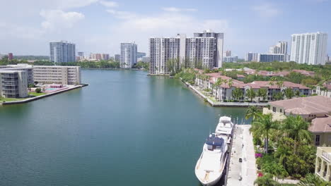 Aerial-Shot-of-Aventura-Florida-Marina,-Tilt-of-Yachts-Revealing-Beautiful-Luxury-Condos-and-Homes