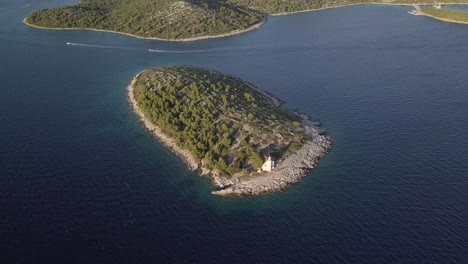 Antenne:-Leuchtturminsel-In-Kroatien