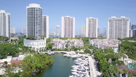 Still-Aerial-Shot-of-Aventura-Florida-Marina,-Revealing-Beautiful-Luxury-Condos,-Yachts-and-Homes