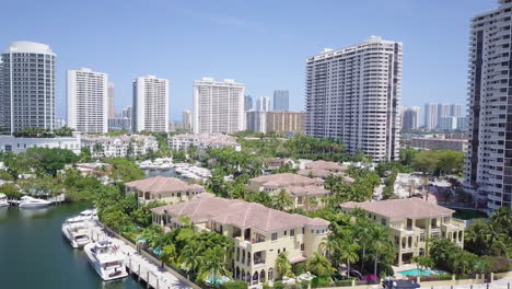 Aerial-Shot-of-Aventura-Florida-Marina,-Revealing-Beautiful-Luxury-Condos-and-Homes