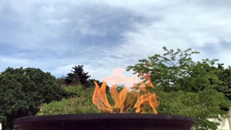 Fluttering-gas-flame-in-a-dish.-Slow-motion