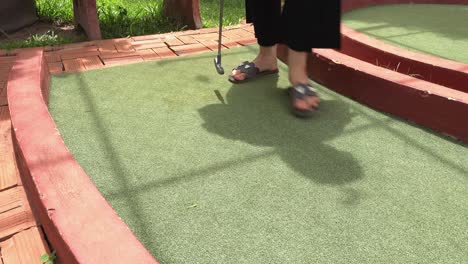Friends-Having-Fun-in-the-Sunshine-at-the-Crazy-Golf