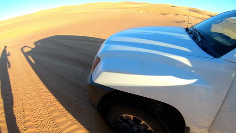 Car-stuck-in-the-sand-in-the-desert,-Wahiba-Sand,-Oman