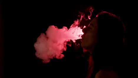 Silhouette-of-vaping-woman-in-the-darkness