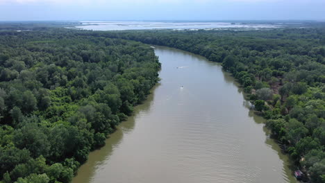 Impresionante-Ancho-Río-Tisza-En-Hungría