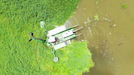 Wasserreiniger-Maschine-Reinigung-Ozama-Fluss,-Dominikanische-Republik