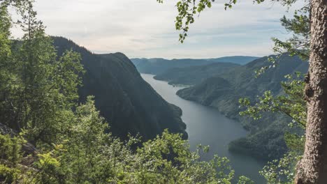 Zeitraffer:-Wunderschönes-Norwegisches-Hochland,-Berge-Und-Telemarksee
