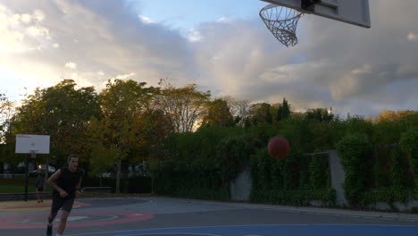 Basketball-Player-Dribbling-And-Doing-The-Jump-Shot-At-The-Basketball-Court-In-Vancouver,-Canada---wide-shot
