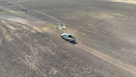 Truck-in-Texas-farm-field-by-pivot