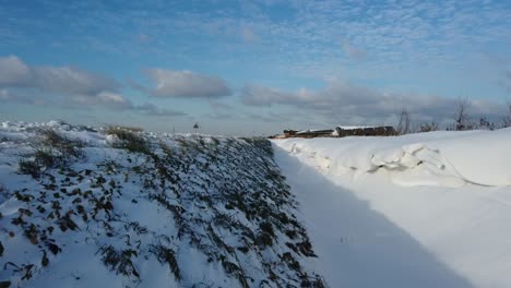 Large-amounts-of-snow-form-snow-dunes-in-a-ditch