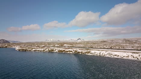 Toma-Cinematográfica-Con-Drones-Del-Paisaje-En-El-área-De-Selfoss-En-Islandia