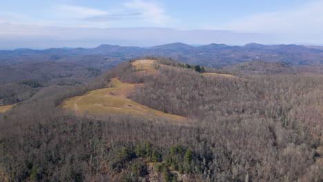 Drone-shot-of-a-meadow-in-the-Blue-Ridge-Mountains