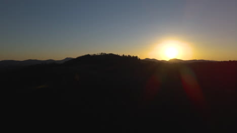 Drone-shot-of-sun-setting-in-the-Blue-Ridge-Mountains