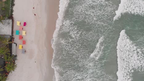 Top-view-of-the-sea,-drone-footage-,-cloudy-day,-waves,-landscape-of-Juquehy-beach,-Ubatuba,-northern-coast-of-São-Paulo,-Brazil