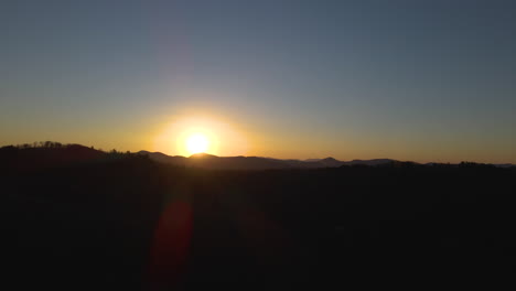 Cinematic-drone-shot-of-sun-setting-in-the-Blue-Ridge-Mountains