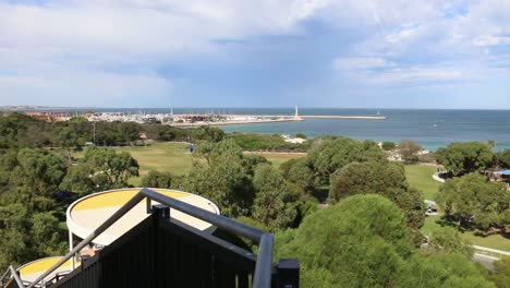 Jacobs-Ladder-Of-The-North---View-Of-Hillarys-Beach-Park,-Boat-Harbour