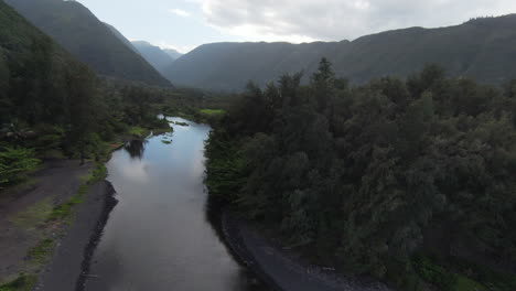 FPV-drone-flight-up-small-river-in-Hawaii,-from-river-mouth-on-Pacific-Ocean