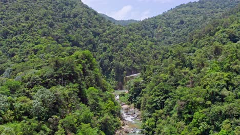 Ascend-aerial-shot-of-Salto-Jimenoa-Uno-Waterfall-in-green-jungle-during-summer